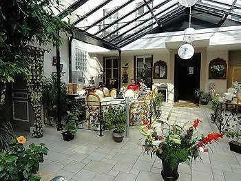 Jean Moet Hotel