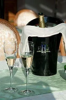 Jean Moet Hotel